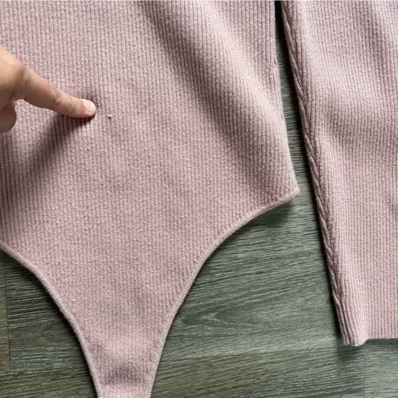 ASTR Bodysuit Front Cutout Ribbed Sweater Body Suit Dusty Pink Womens size Large - Picture 9 of 12